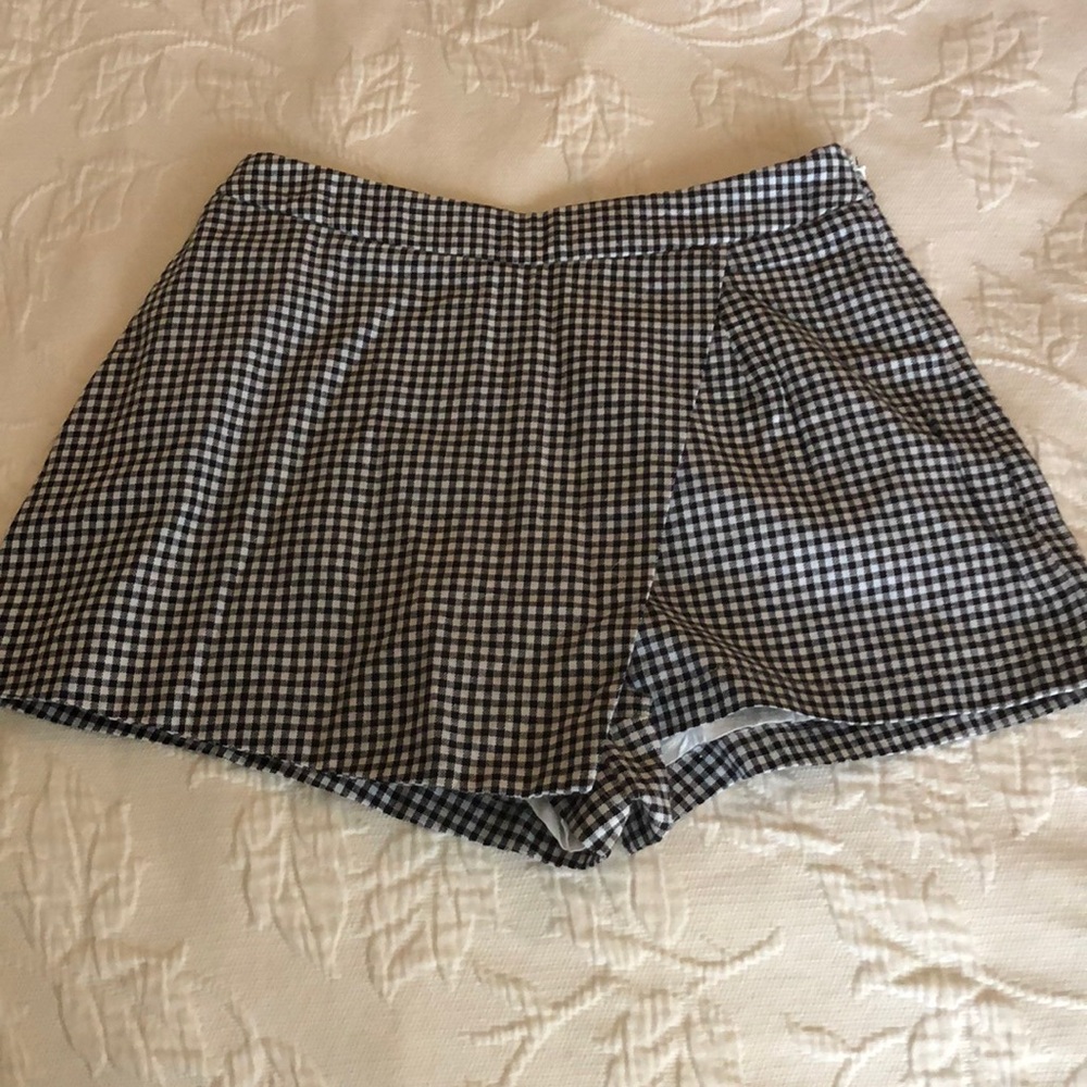 Never worn, doesn’t fit